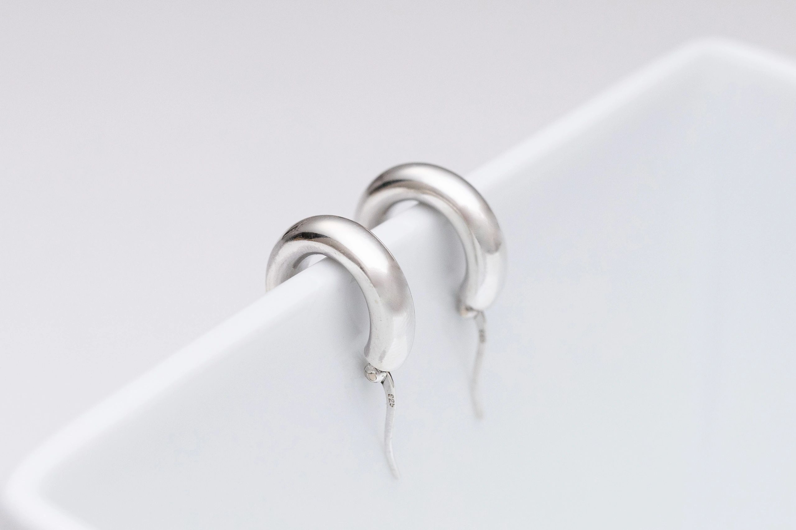 modern silver hoop earrings, clean modern upscale jewellery product photography