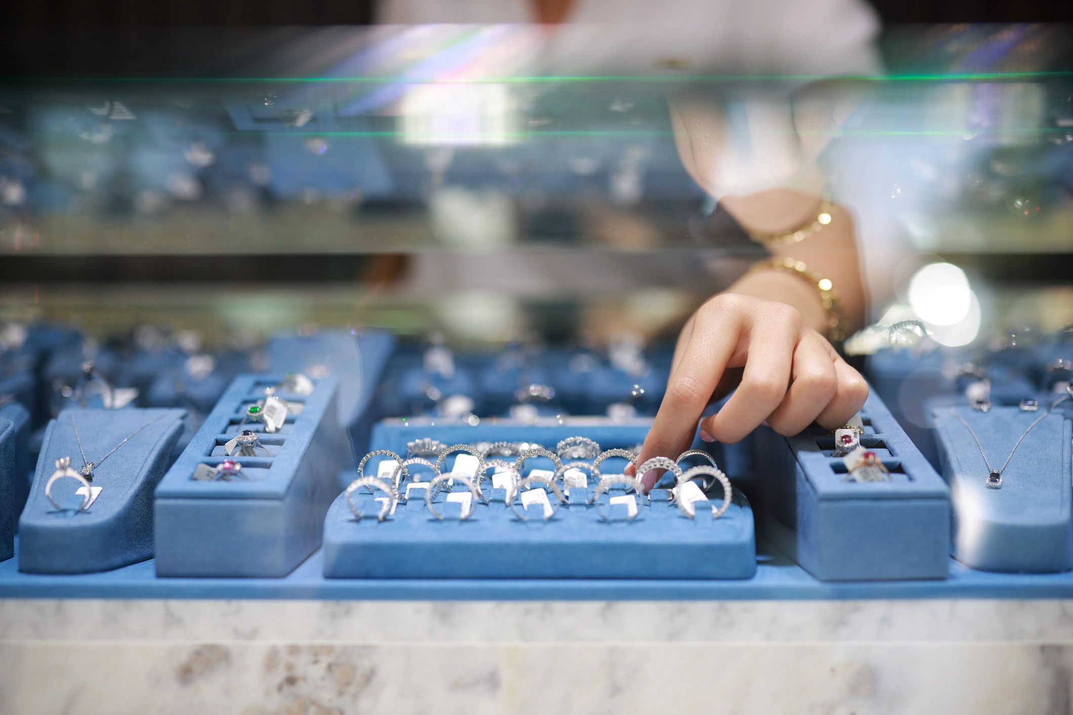 elegant silver jewellery display